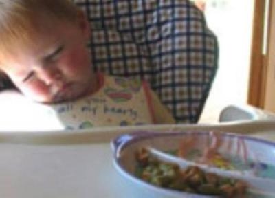 چرا بعد از غذا خوابمان می گیرد؟ چرا بعد از غذا خوابمان می گیرد؟